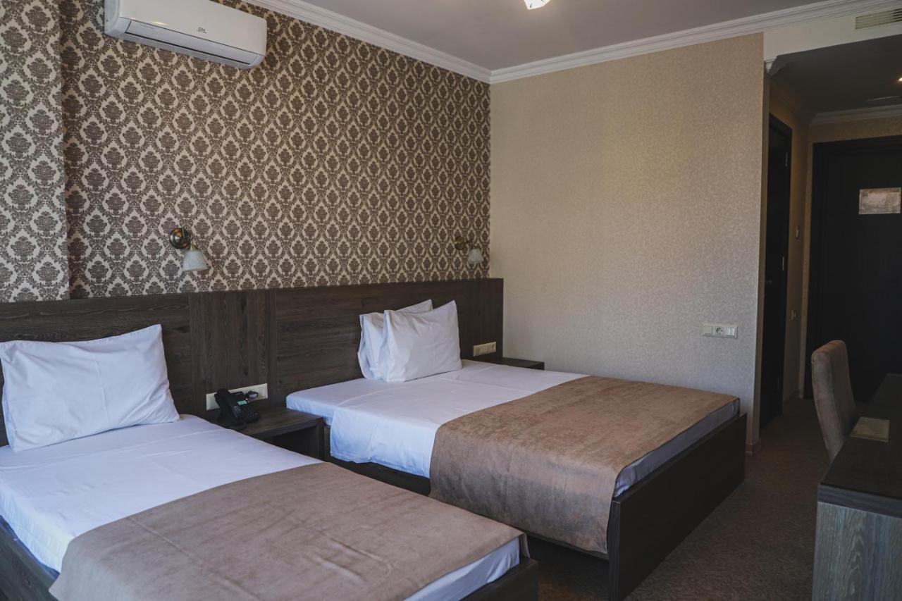 Old Garden Hotel Batumi Exterior photo