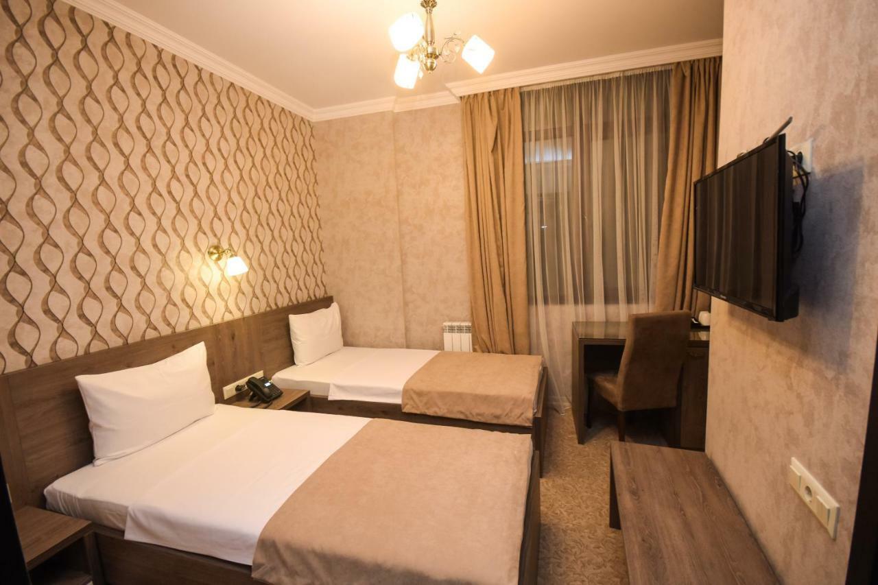 Old Garden Hotel Batumi Exterior photo